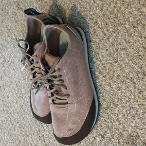 *** Last Chance Closet Closing *** Brand new BNTW Altra Wahweap taupe size 6